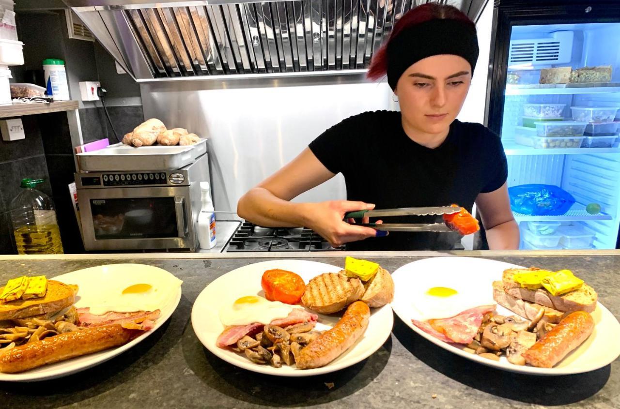 Blas At Fronlas Cafe - The Heart Of Newport ニューポート エクステリア 写真